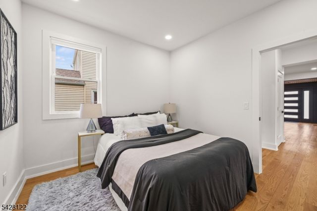 10 Marilyn Pl, Clifton City, NJ 07011
