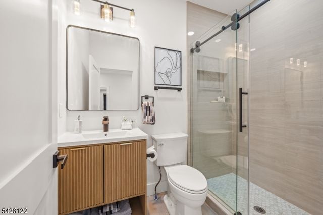 10 Marilyn Pl, Clifton City, NJ 07011