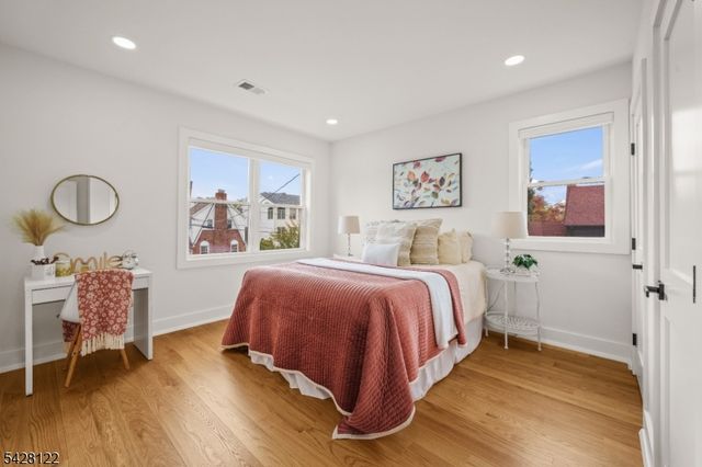 10 Marilyn Pl, Clifton City, NJ 07011