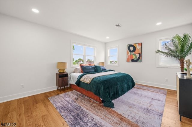 10 Marilyn Pl, Clifton City, NJ 07011