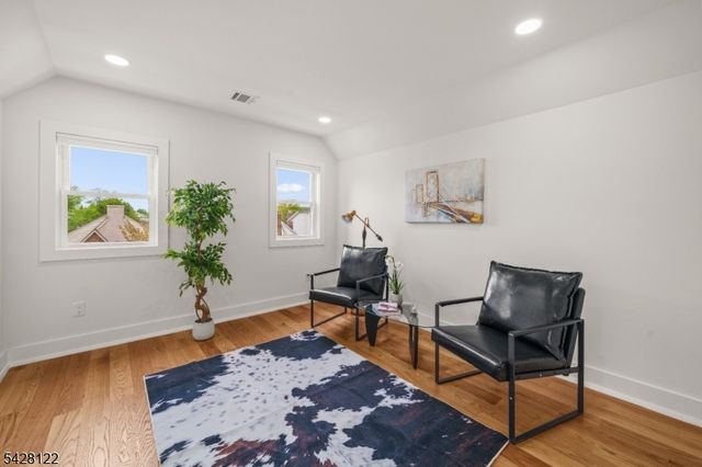 10 Marilyn Pl, Clifton City, NJ 07011