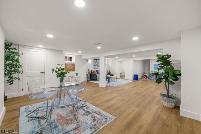 10 Marilyn Pl, Clifton City, NJ 07011