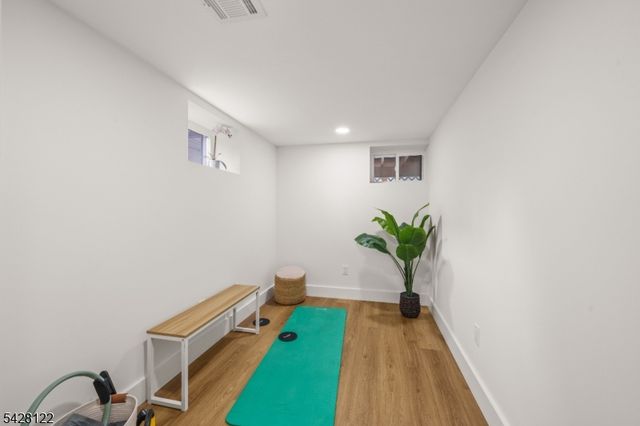 10 Marilyn Pl, Clifton City, NJ 07011