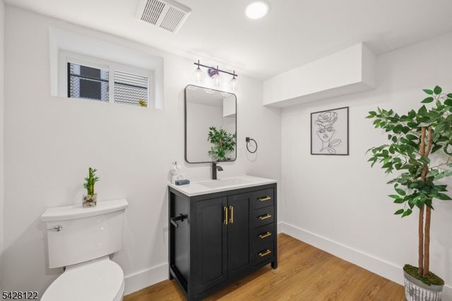 10 Marilyn Pl, Clifton City, NJ 07011