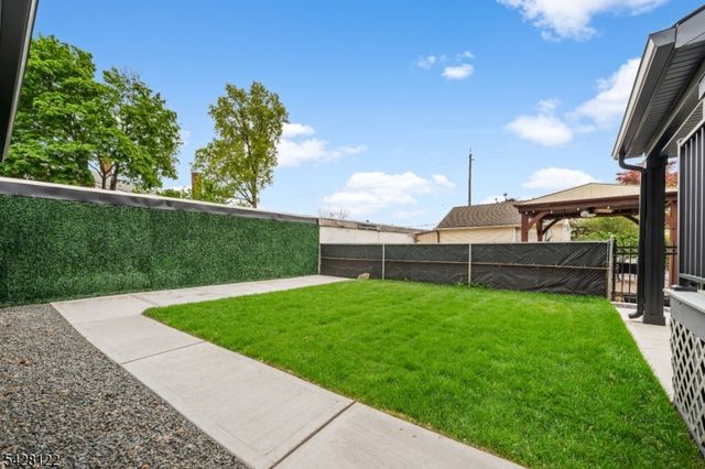 10 Marilyn Pl, Clifton City, NJ 07011