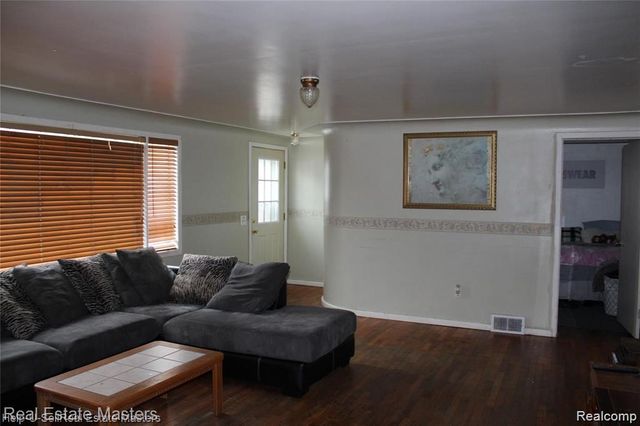 4265 Pine Grove Avenue, Fort Gratiot, MI 48059