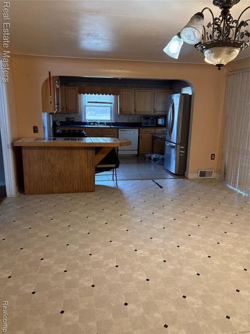 4265 Pine Grove Avenue, Fort Gratiot, MI 48059