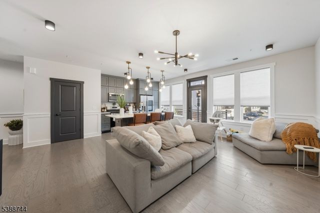 7 Jessica Ln 11204, Union Twp., NJ 07083