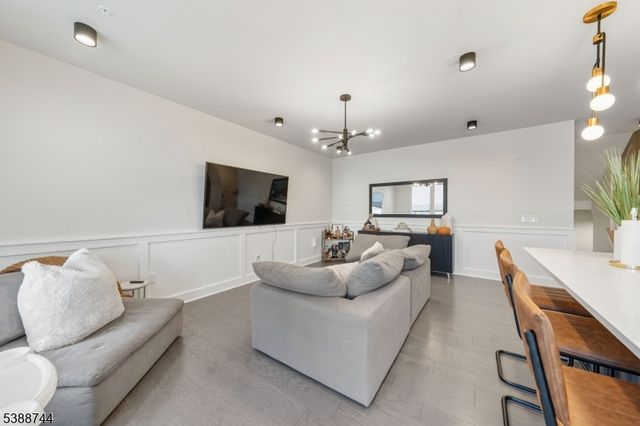 7 Jessica Ln 11204, Union Twp., NJ 07083