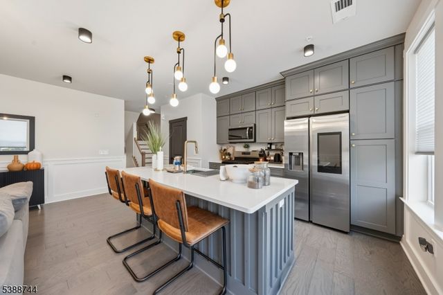 7 Jessica Ln 11204, Union Twp., NJ 07083