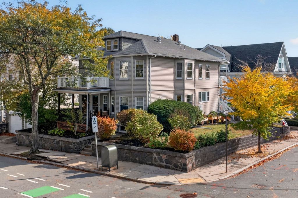 1540 Centre St 2, Boston, MA 02131