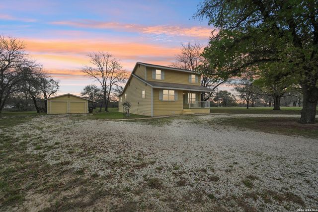 802 Eagle Creek, Floresville, TX 78114