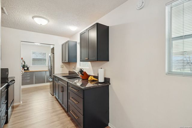 802 Eagle Creek, Floresville, TX 78114