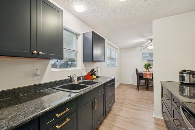 802 Eagle Creek, Floresville, TX 78114