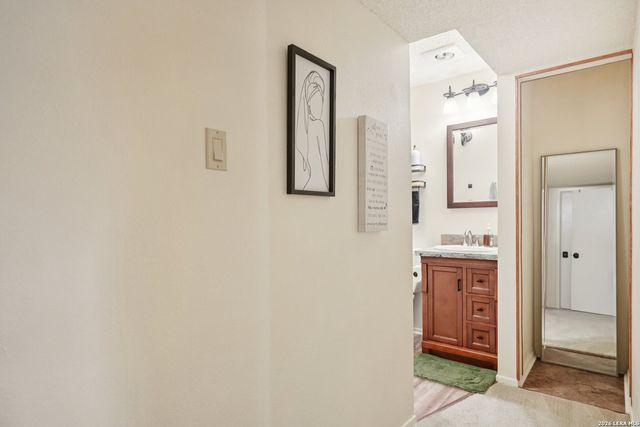 802 Eagle Creek, Floresville, TX 78114