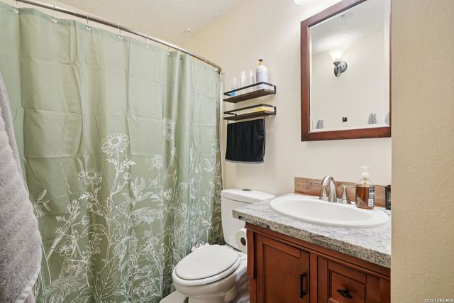 802 Eagle Creek, Floresville, TX 78114