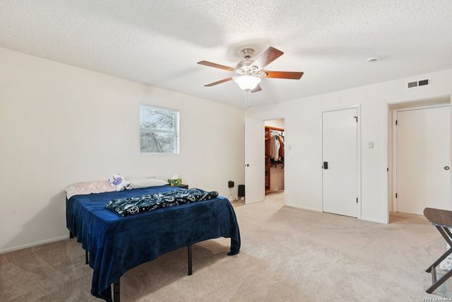 802 Eagle Creek, Floresville, TX 78114