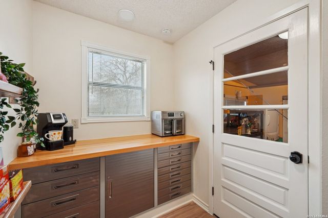 802 Eagle Creek, Floresville, TX 78114