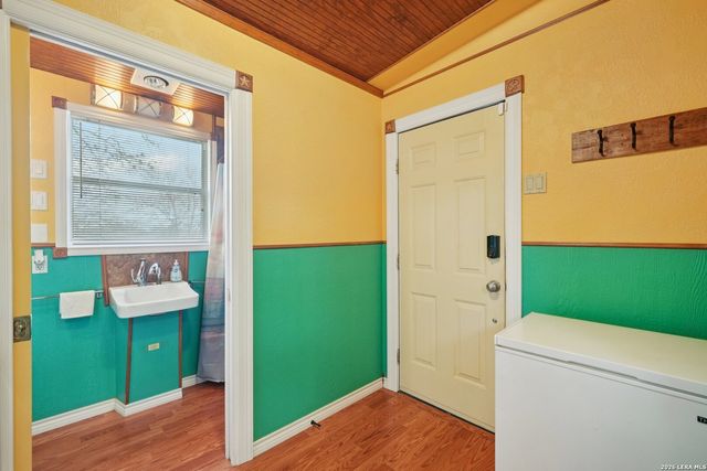 802 Eagle Creek, Floresville, TX 78114