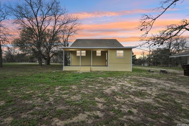 802 Eagle Creek, Floresville, TX 78114