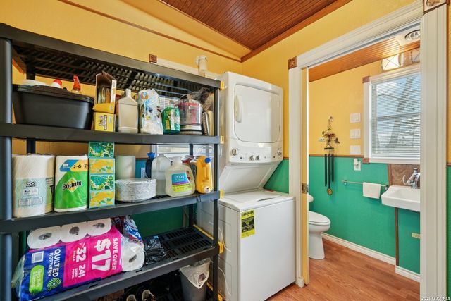 802 Eagle Creek, Floresville, TX 78114