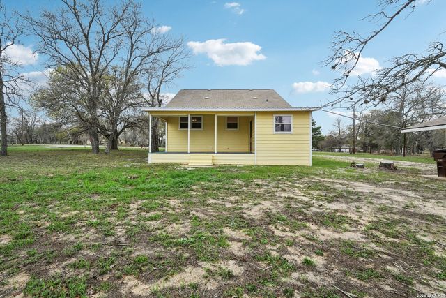 802 Eagle Creek, Floresville, TX 78114
