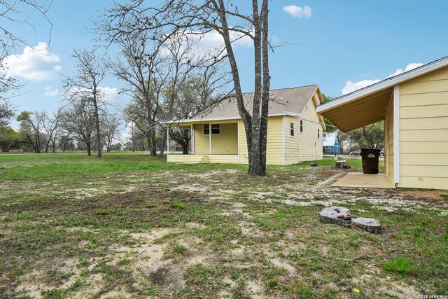 802 Eagle Creek, Floresville, TX 78114