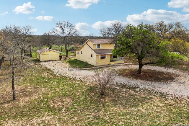 802 Eagle Creek, Floresville, TX 78114