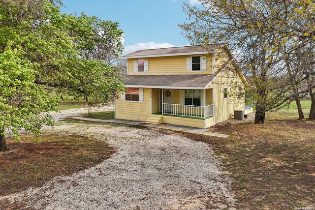 802 Eagle Creek, Floresville, TX 78114