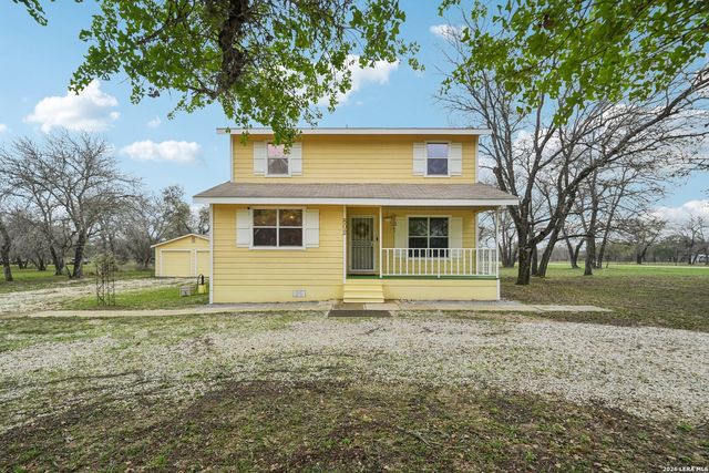 802 Eagle Creek, Floresville, TX 78114