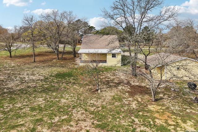 802 Eagle Creek, Floresville, TX 78114
