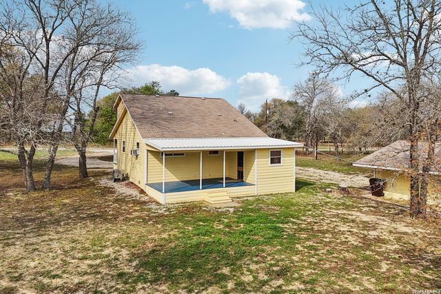 802 Eagle Creek, Floresville, TX 78114