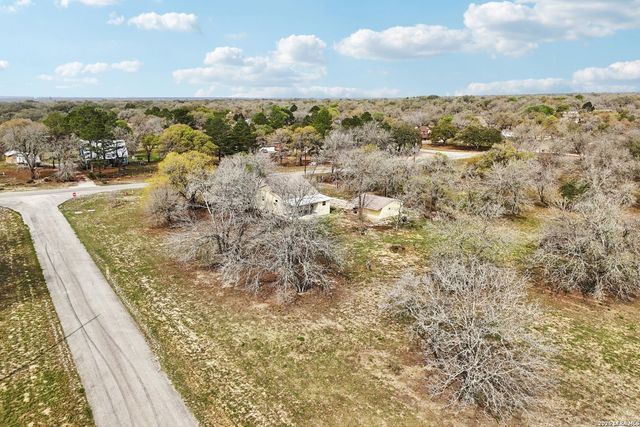 802 Eagle Creek, Floresville, TX 78114