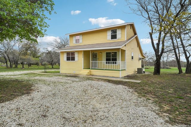 802 Eagle Creek, Floresville, TX 78114