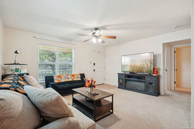 802 Eagle Creek, Floresville, TX 78114