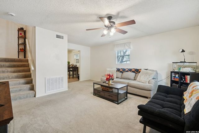 802 Eagle Creek, Floresville, TX 78114