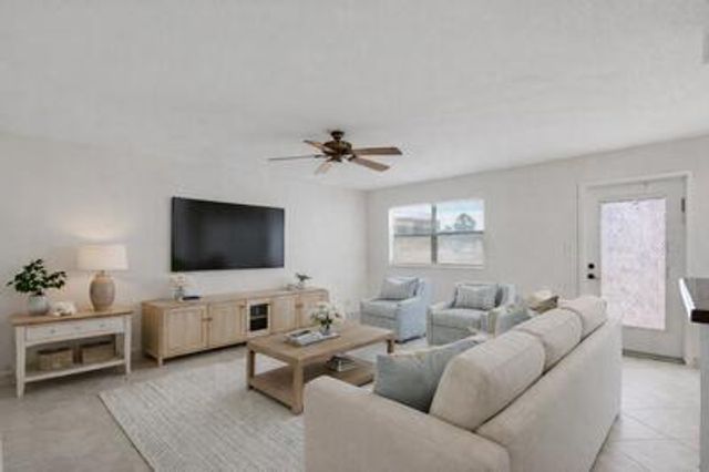 228 Brittany E, Delray Beach, FL 33446