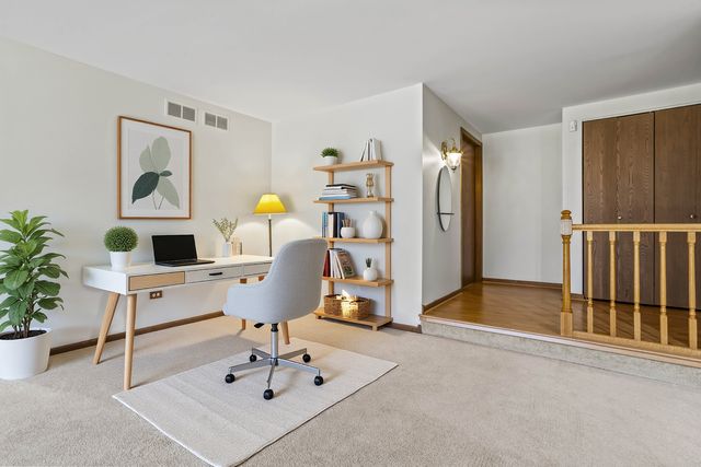 5835 Doe Circle 8, Westmont, IL 60559