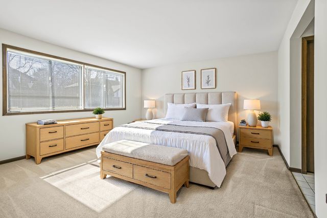 5835 Doe Circle 8, Westmont, IL 60559