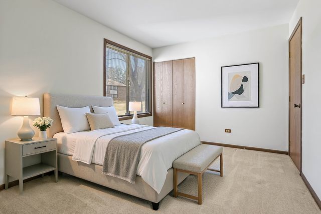 5835 Doe Circle 8, Westmont, IL 60559