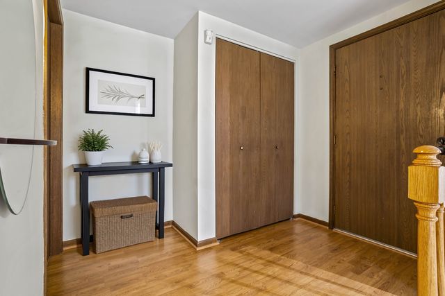 5835 Doe Circle 8, Westmont, IL 60559