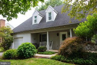 24 STRAWBERRY LN, Lancaster, PA 17602