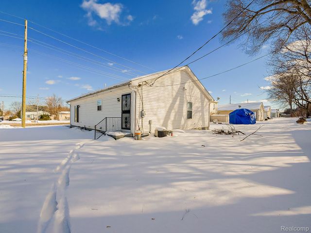 272 Martin Luther King Jr Boulevard S, Pontiac, MI 48342