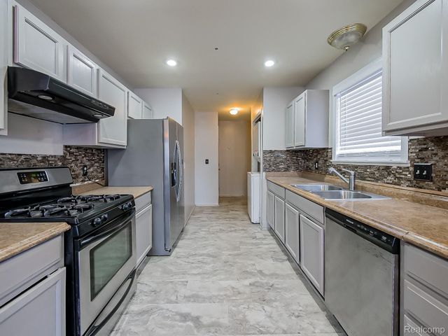 272 Martin Luther King Jr Boulevard S, Pontiac, MI 48342