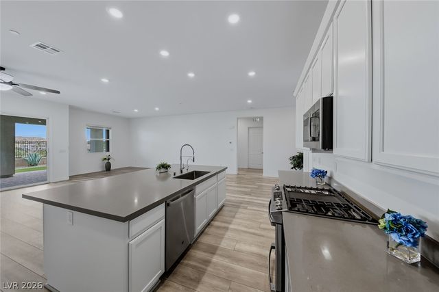 57 Reverie Heights Avenue, Henderson, NV 89011