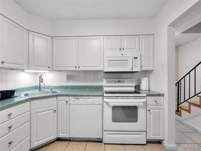 2759 Blackforest Drive, St Louis, MO 63129