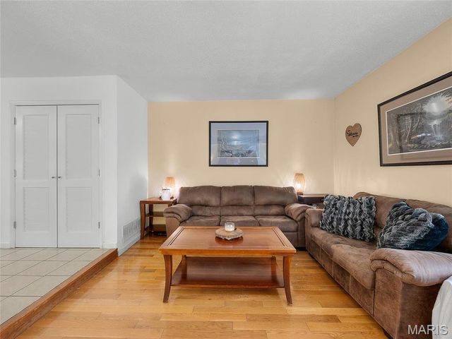 2759 Blackforest Drive, St Louis, MO 63129