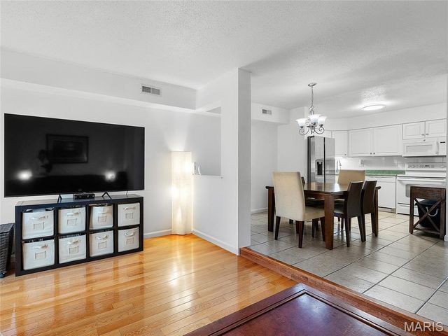 2759 Blackforest Drive, St Louis, MO 63129