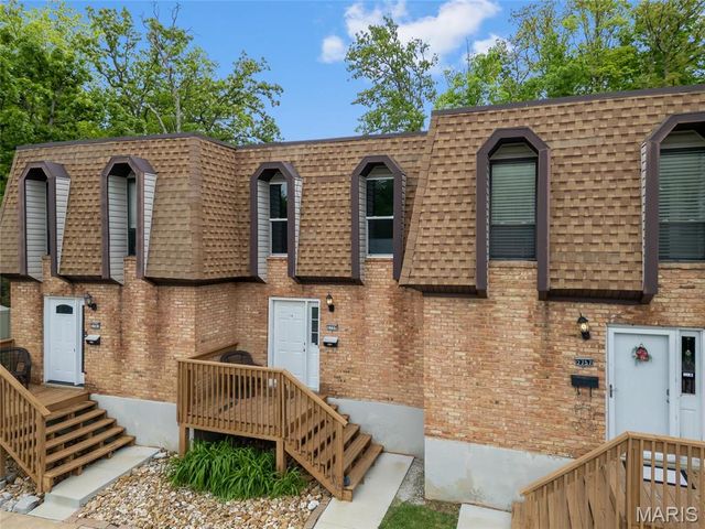 2759 Blackforest Drive, St Louis, MO 63129