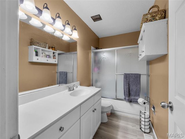 2759 Blackforest Drive, St Louis, MO 63129